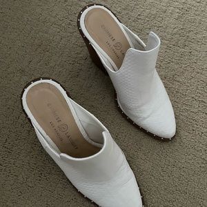 Chinese Laundry heeled bootie size 7